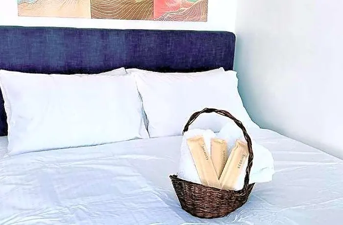 Hiyara Loft: Ga Tower 2, Beside Mrt Boni Station 4* Manila